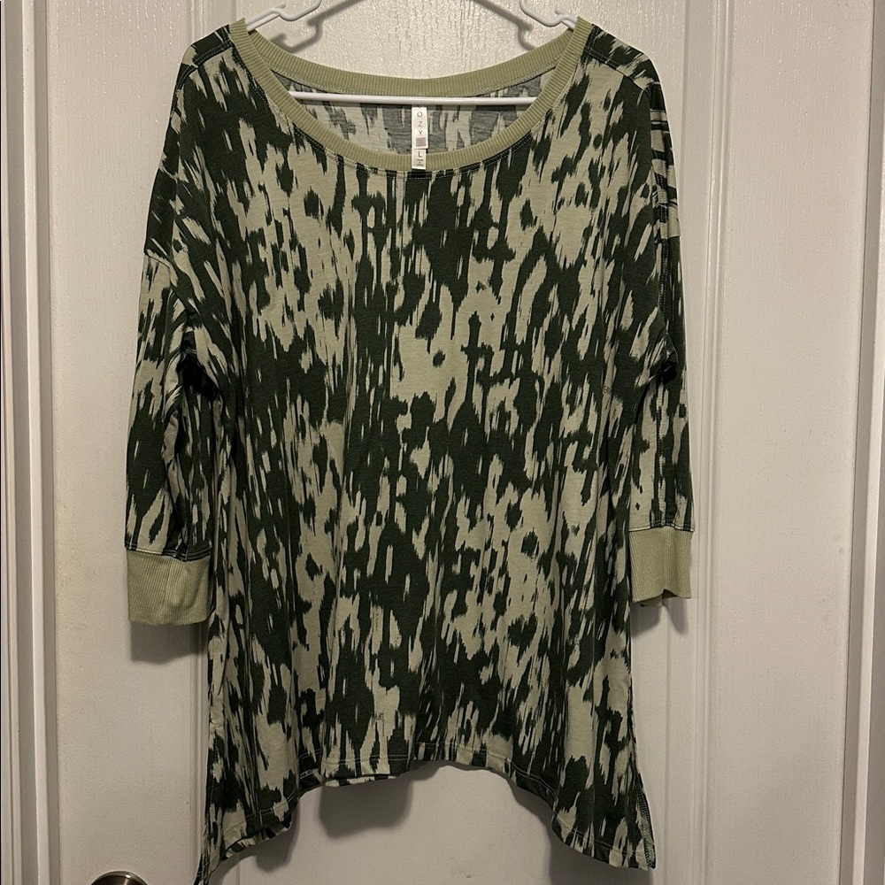 Lularoe Cozy Green Patterned 3/4 Sleeve Top
